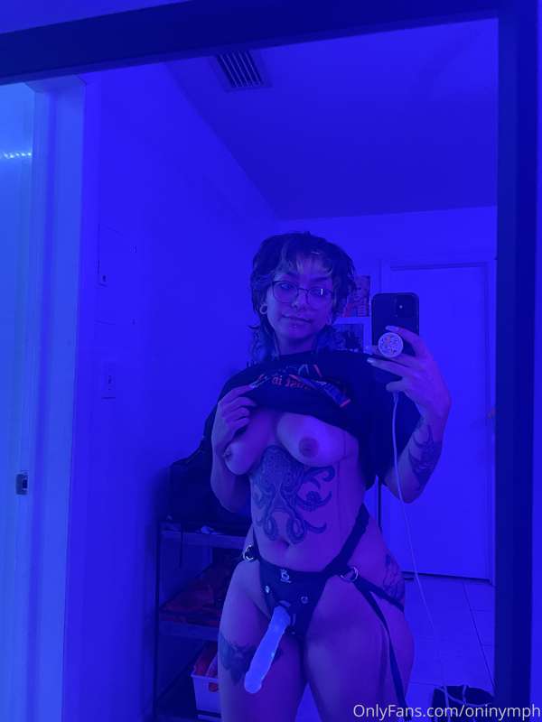 some of yall wanted to see some more strap pics 🖤🤞🏽 2