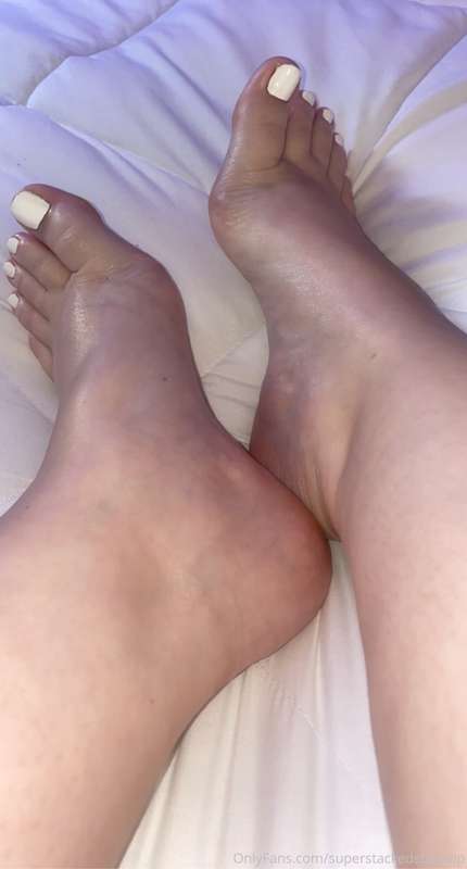 Just got a pedicure🤍
 If you have a foot fetish, send me a m.. 1