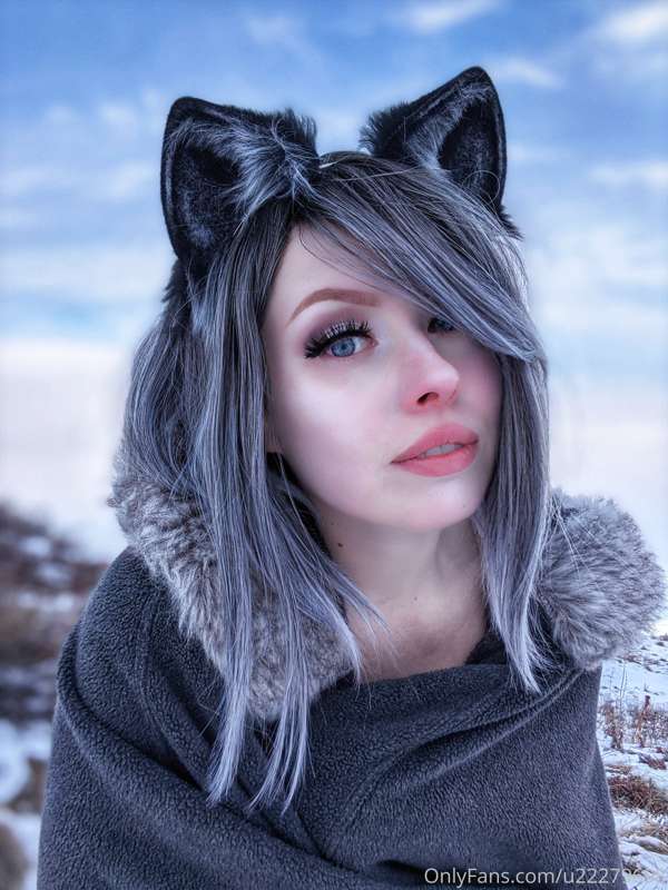 My very first Onlyfans post!

Welcome to my Wolf Pack here m..