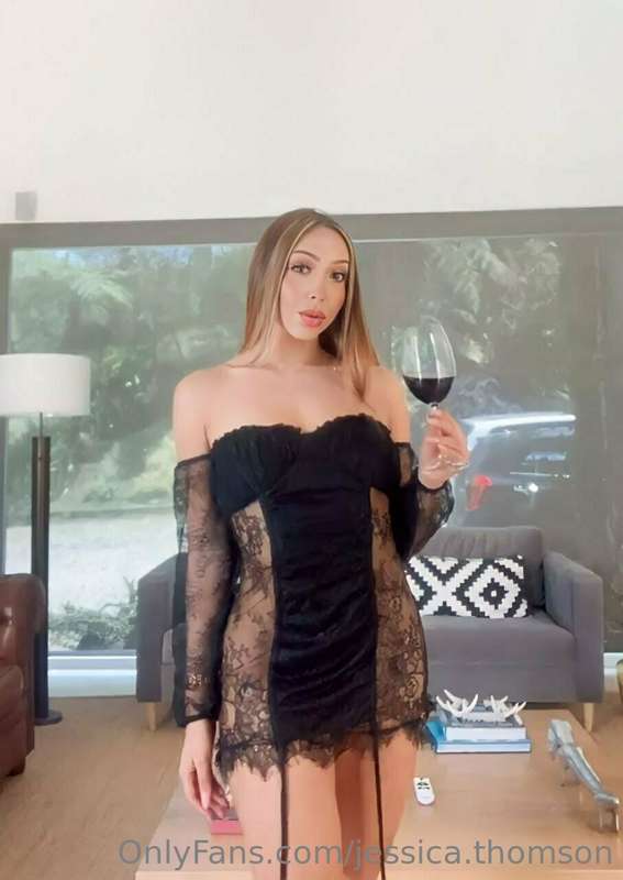Alguien para que nos tomemos este vinito ? 🍷🤤🔥