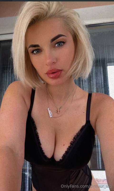 THIS HOT BLONDE IS WAITING FOR YOU @kitty_rine🔥😱

HER LITTLE..
