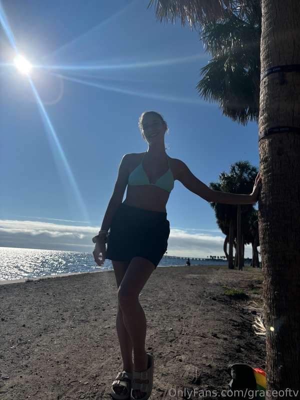 Wanna have a beach day w me? 