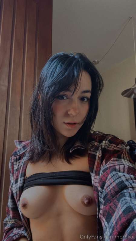 Hewwo guys 😏  Did u like my outfit? Later I’ll send a gift i.. 8