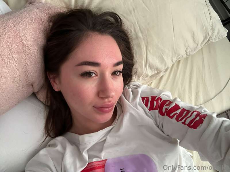 Baby, what are you doing right now? :)
I'm lying on the bed ..