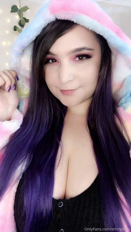 Welcome to my brand new *free* OnlyFans account!  I'll be po.. 1