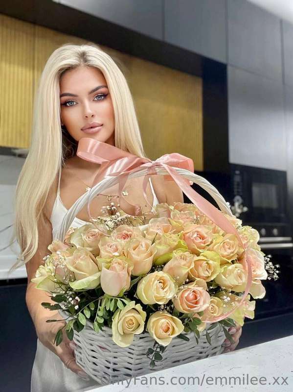 Love women, be strong, and let us be weak and gentle ❤️🌹

Yo..