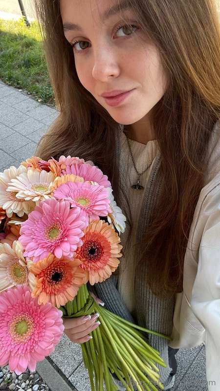 I decided to please my mom and bought her flowers. 💐🌸I reall..