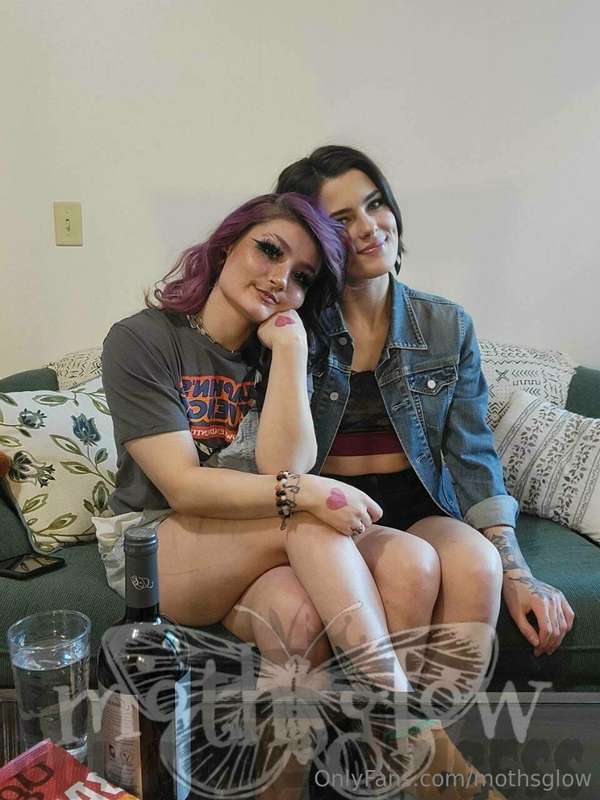 Getting comfy on the couch with @pumpkinxprincess ( aka @gho..
