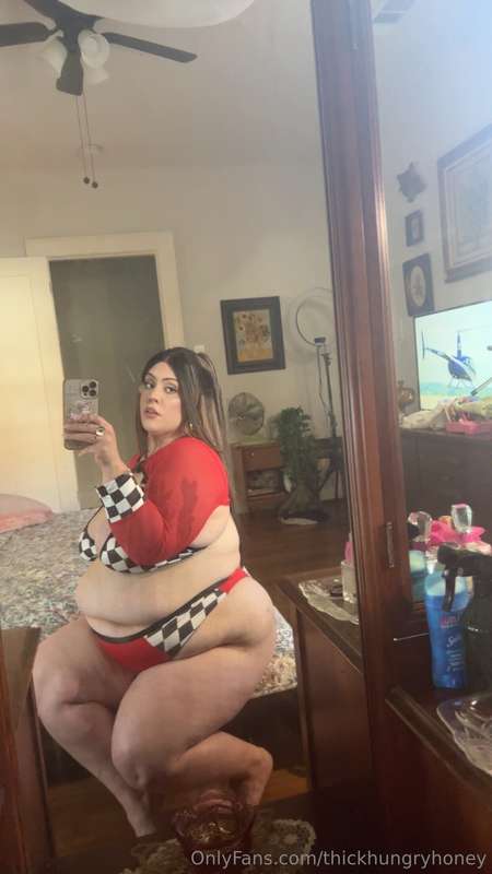 Tell me yall still wanna see these mirror pics ❤️🏁 8