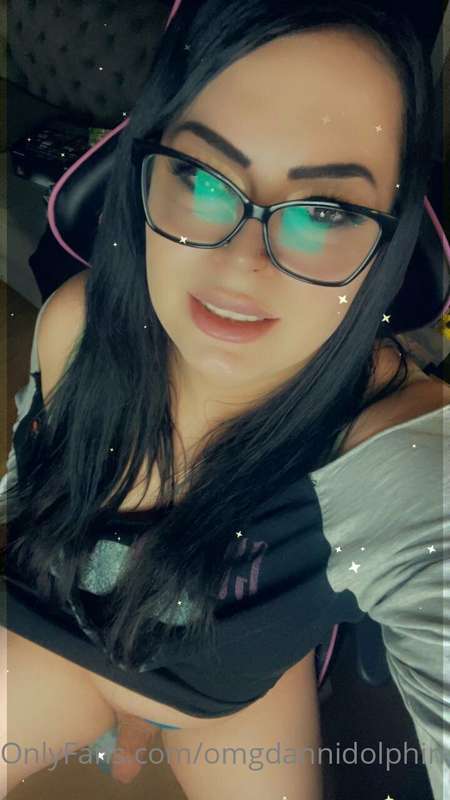 Geeky girl cock anyone?? 🐔🤓💜 4