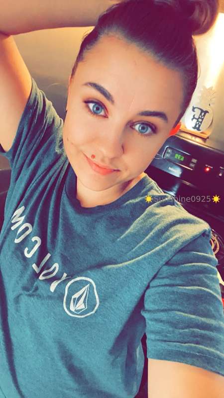 Come talk to me while I cook dinner baby 🤭