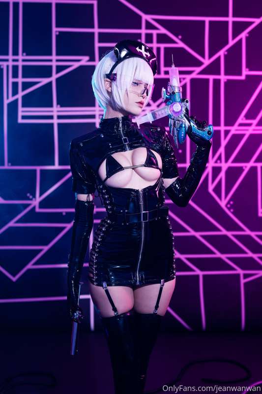 Who else loves latex outfits? *u* 
I want to weat this dress.. 4
