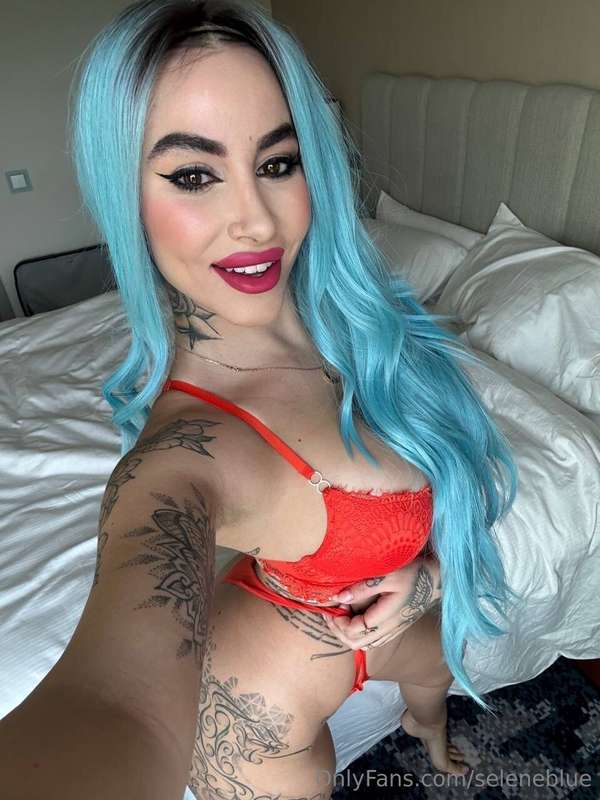 Who’s gong to be the first fan to send me a special pic 😉😉