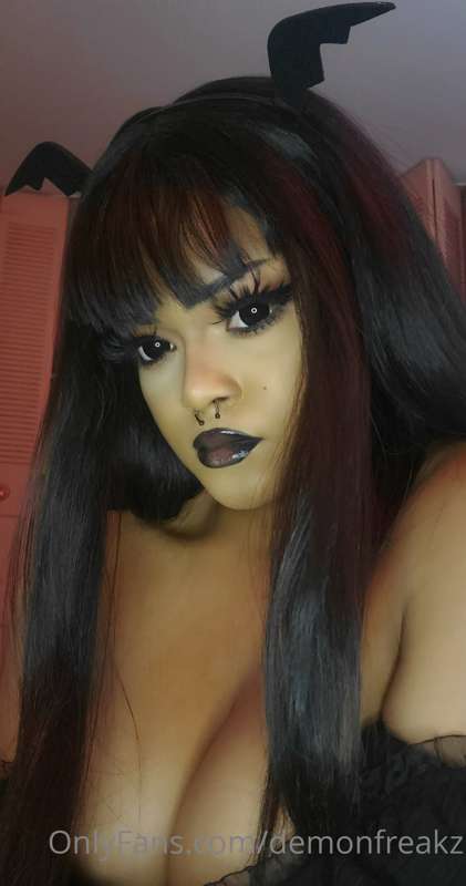 IM BACK !!🖤
srry ive been gone 4 like 👹literally 4 ever i be..