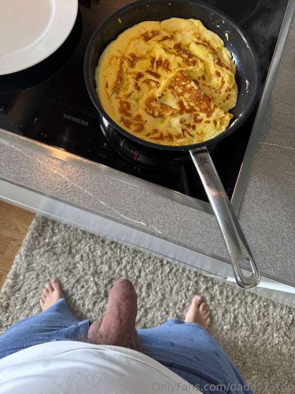 Daddy is cooking breakfast😈