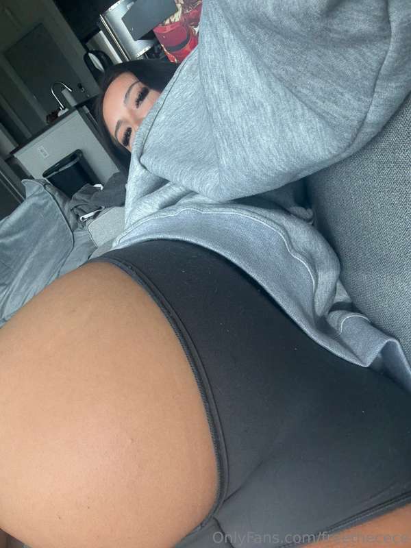 What would you do if I laid like this in front of you? 🤭