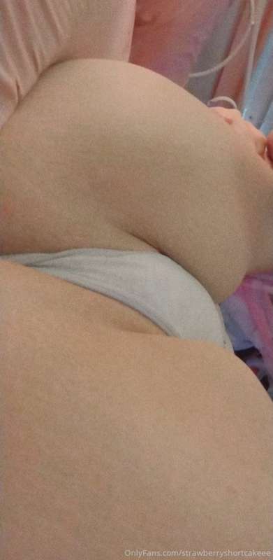 panties on or off daddy ? >.