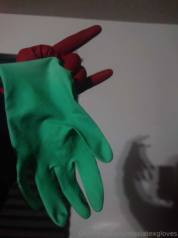 Misslatexgloves - Onlyfans - 2024-09-09T15:41:45