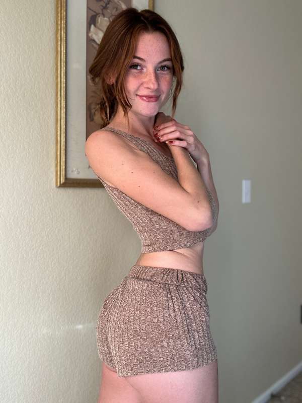 I love getting my nipples sucked, wanna try? 2