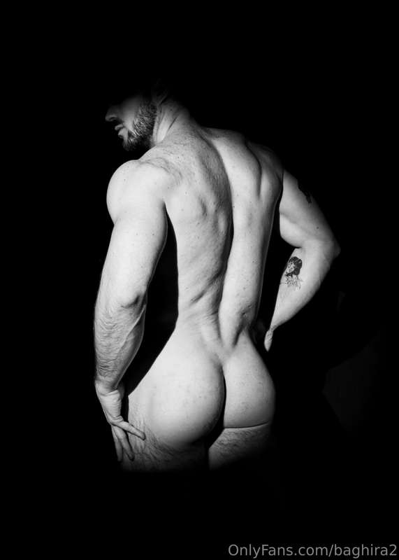 I realized I never posted all of the pics from my b&w shooti.. 4