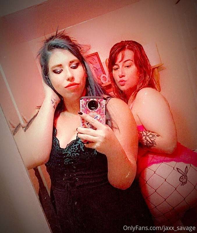 Helloween vibes 🖤🎃🧹🦇 Some pictures feature the beautiful sex.. 9