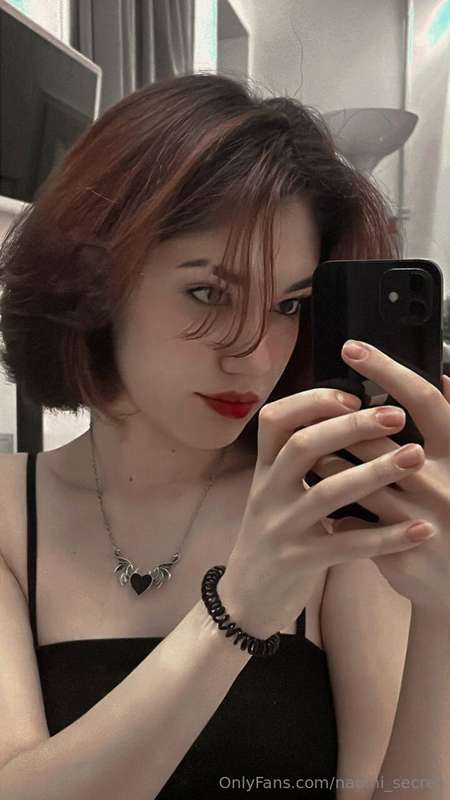 How I love taking photos in the mirror 😈😅