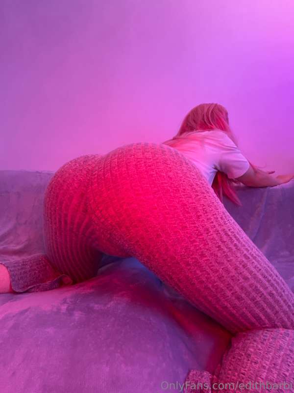 I love way you can see my underwear through these leggings 😳.. 13