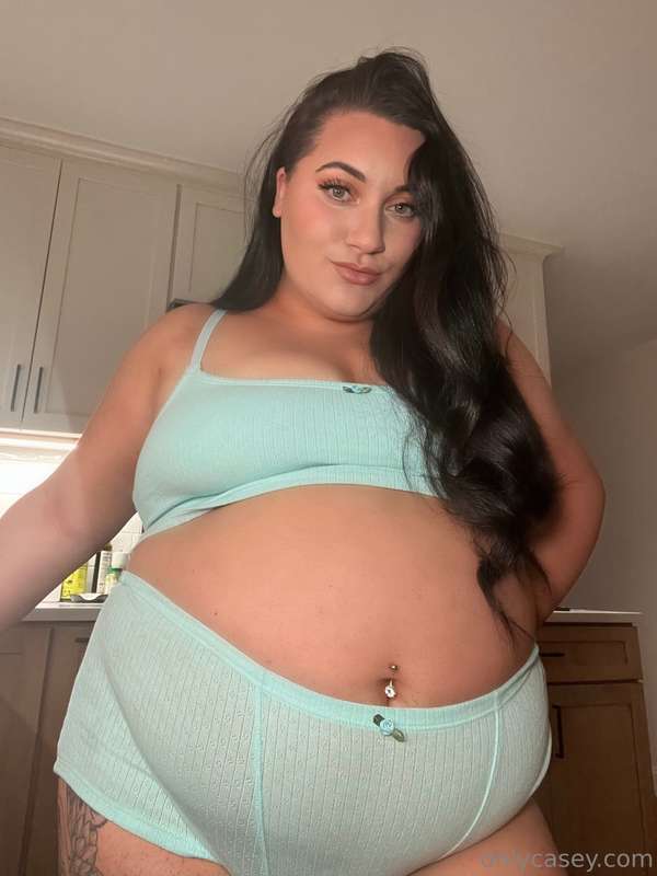 Getting dumber by the pound later 😋😏 swipe for a booty updat.. 3