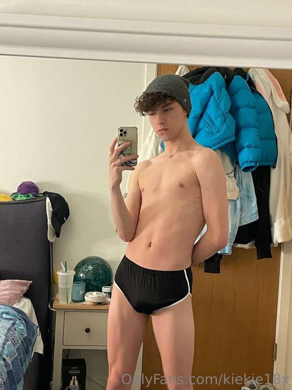 Cold but never too cold not to wear short shorts 😏 26