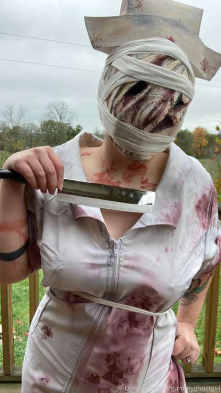 Please dress up like Pyramid Head and brutalize me 🖤 27