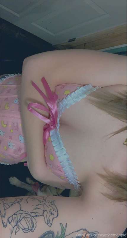 Corset baby, sending pussy pics out as well they cost a few .. 3