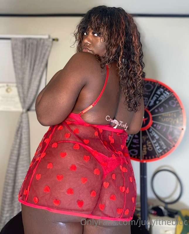 Pretty women love to be spanked and slutted out 🥺