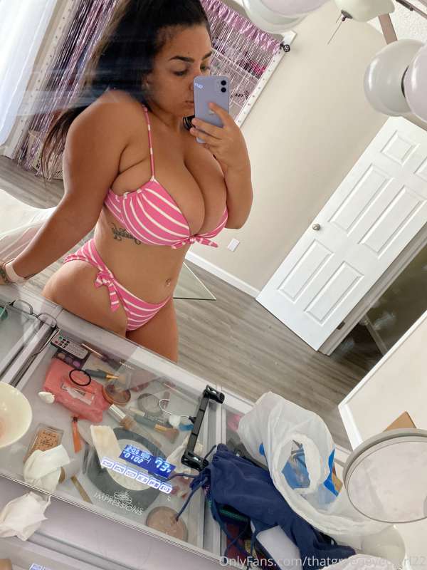 Do u like my new bikini? Or is the tip too small? 👙 1