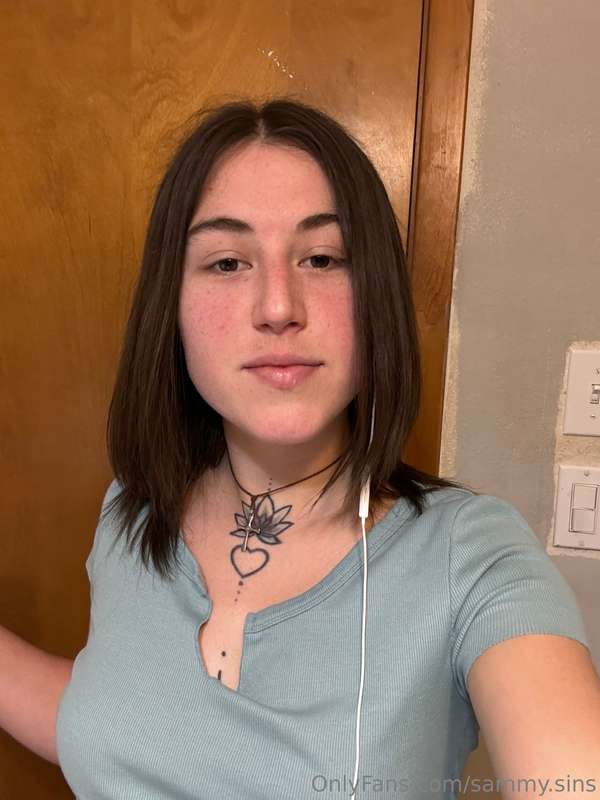 Straightened my hair and I forgot how to act 💅 19
