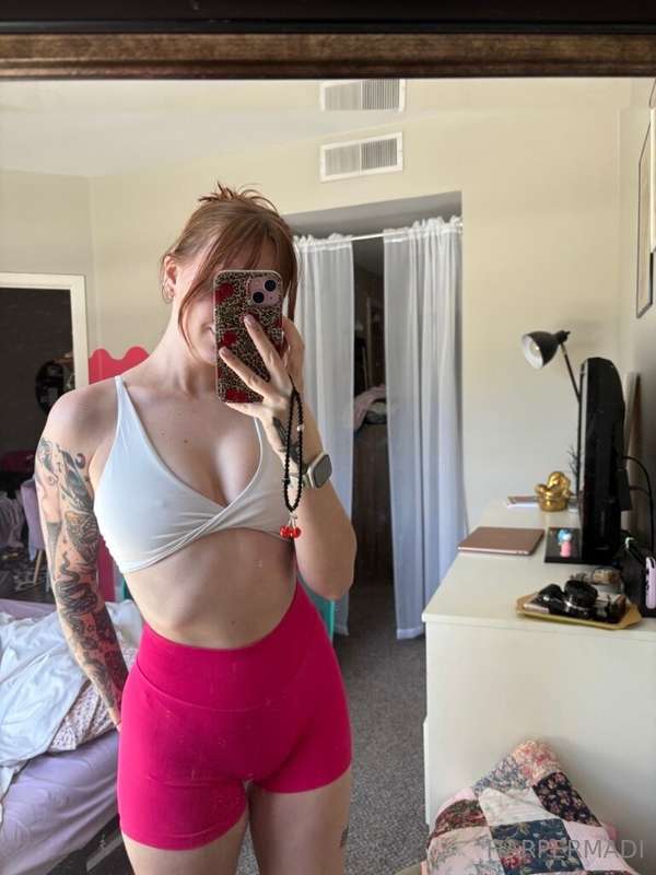 a few lil gym fit picsss! i know, i know, "but im clothedddd..