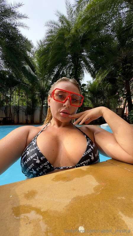 This glasses remind me one song “I’m sexy and I know it” 😂😂😂..
