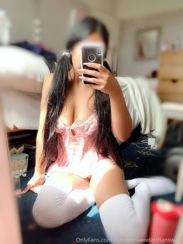 Want to watch your baby girl cum really loudly for 5 minutes..