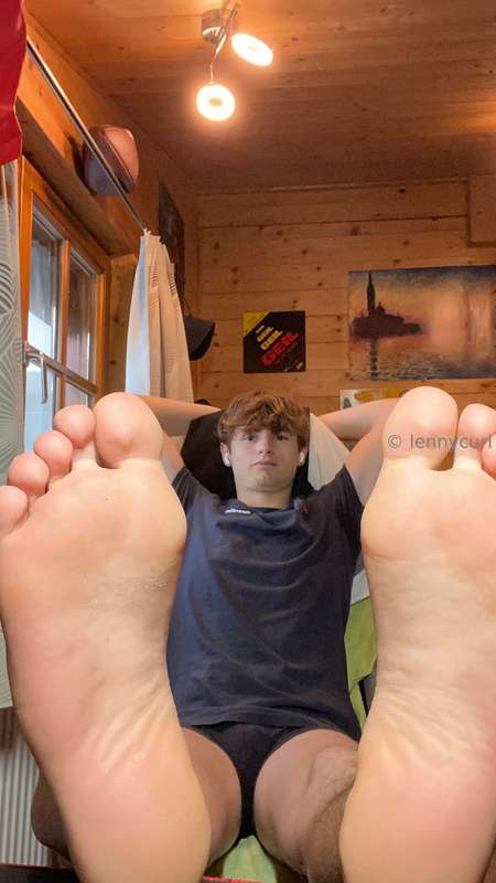 today I’ve got something for all my foot lovers 🫶