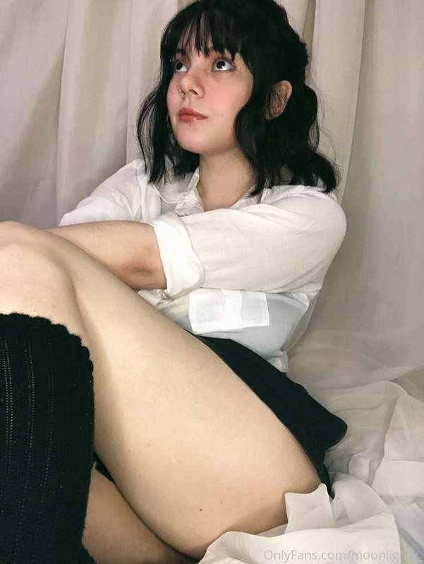 what are you staring into? - very anime gf 4