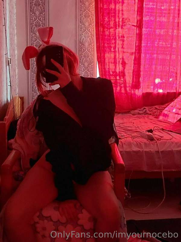It's very ***hot*** today... I want to ***take off my clothe..