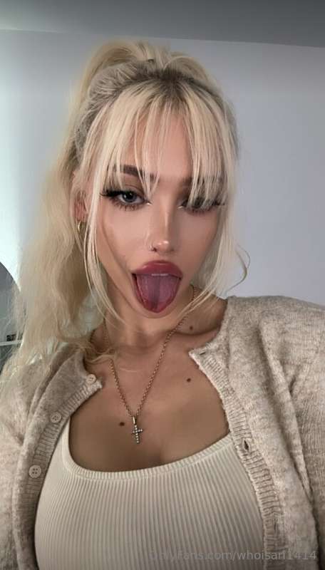 Describe your dream date with me in our dms baby 💕