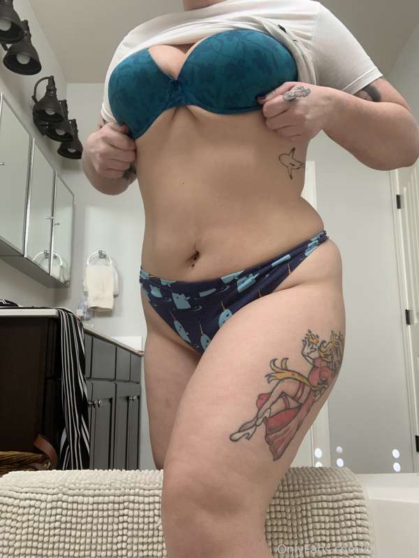 I just like taking pictures of myself.
I love when you look ..