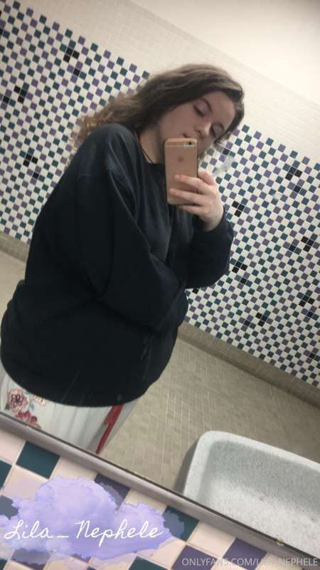 Monday blues got ya down?💙DM me for a pussy pic💦💦
