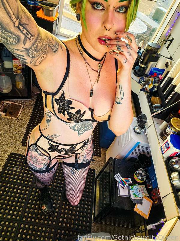Gothiclewdityqueen - Fansly - 05 May, 2025