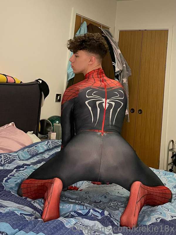 Happy Halloween from your friendly neighbourhood spider twin.. 18