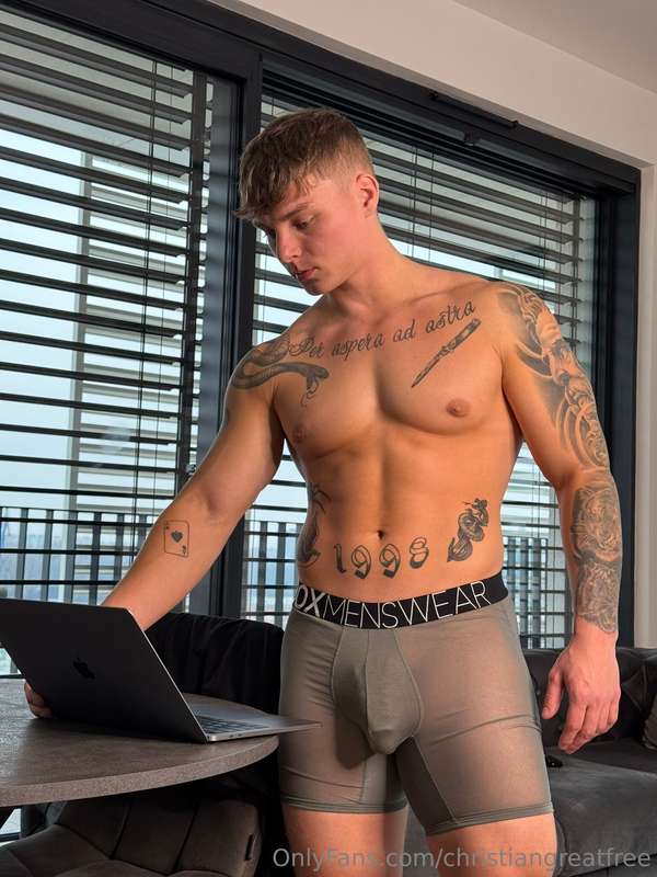 Hard to hide when you’re packing this heat 🍆🔥😉
