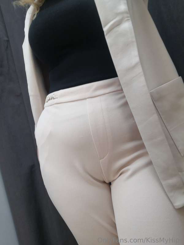 Was trying to find a pair of trousers that could fit me. Thi..