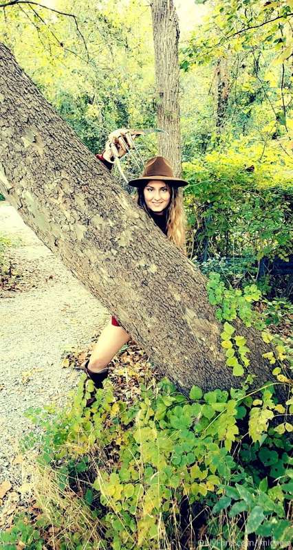 Freddy Krueger cosplay
If you enjoyed, tip me on my Skates c.. 6