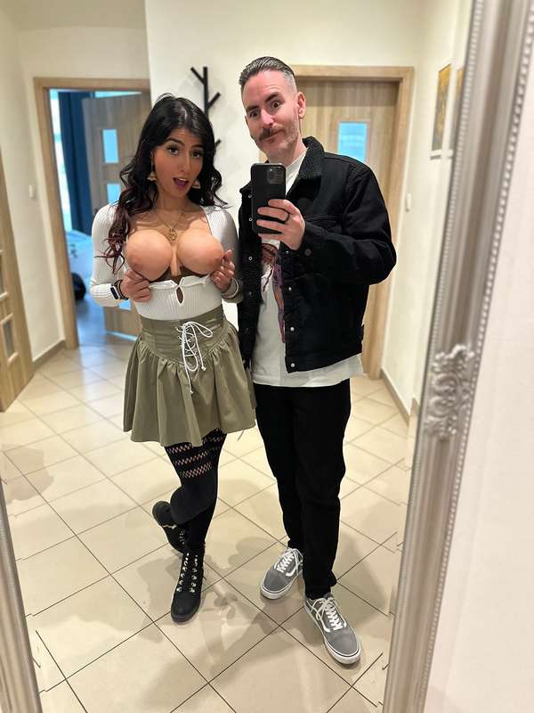 Habibi come to Prague 🇨🇿🇵🇰 Keep swiping to see my tiddies 🙈 .. 18