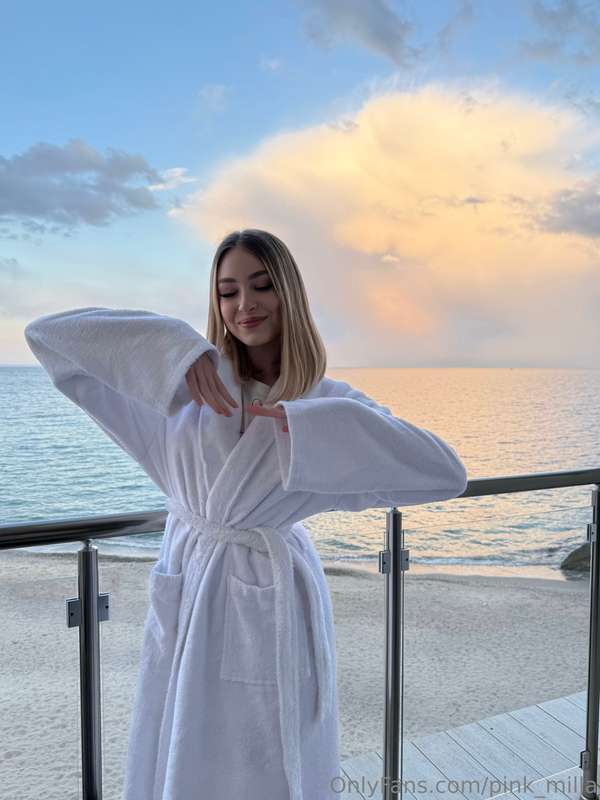 I love beautiful sunsets, they are so calming and relaxing🥰 ..